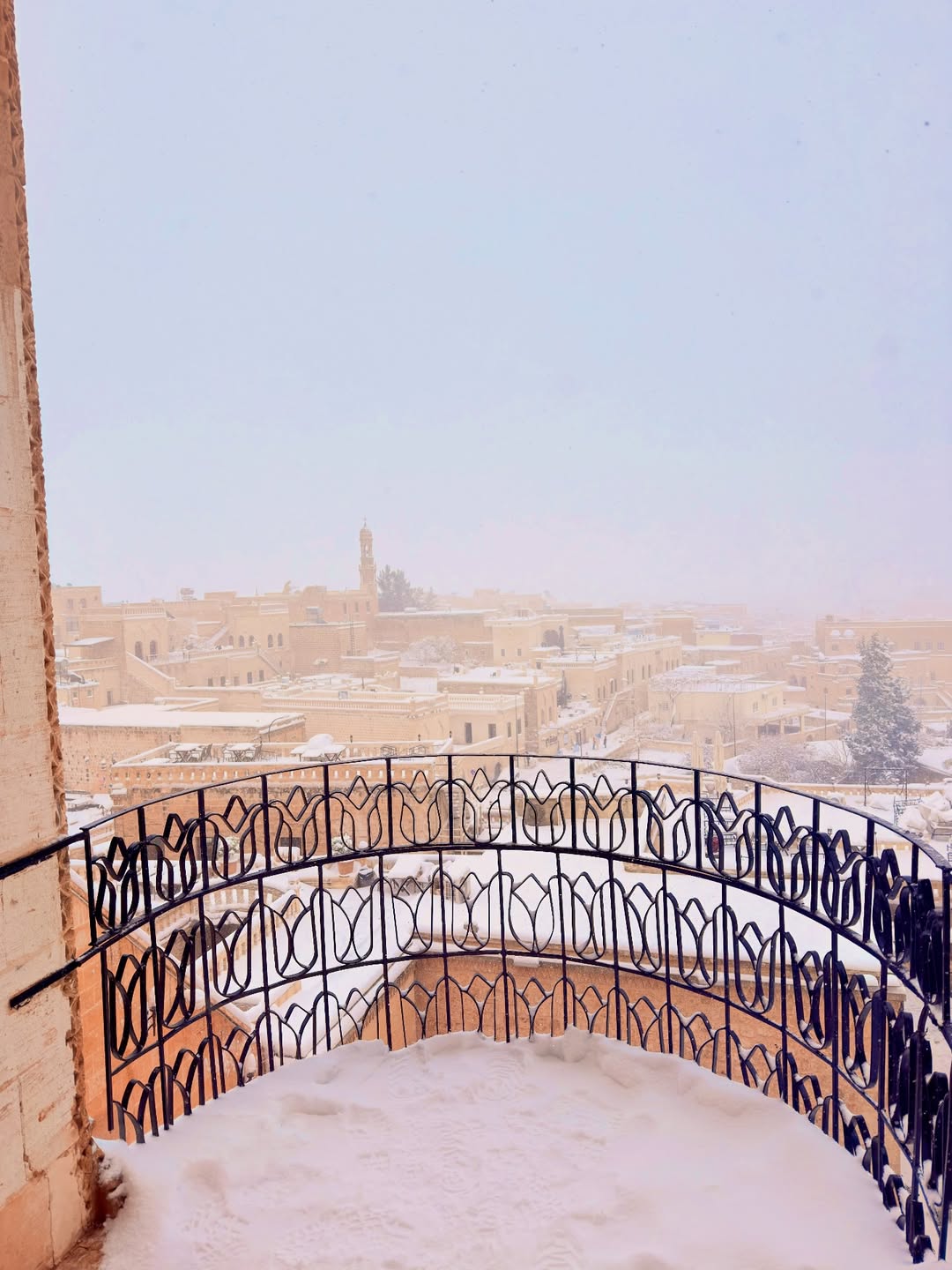 Uzak Şehir dizisinin setinde kar heyecanı yaşandı! 1