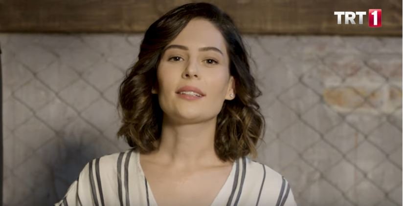 Yıldız Çağrı Atiksoy Kimdir? Nereli – Boyu – Yaşı – Dizileri – Ailesi 6