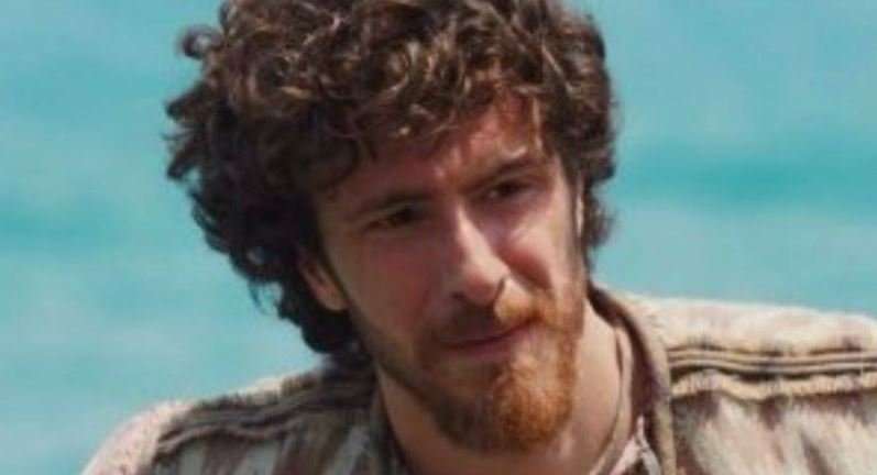 Taşacak Bu Deniz Eyüphan Kimdir? Batuhan Bayar Kaç Yaşında, Boyu Kaç ve Hangi Dizilerde Oynadı? 2