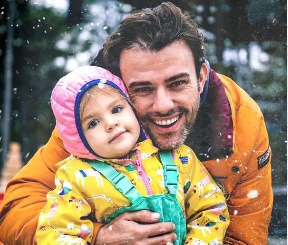 Sakıncalı Dizisi Çetin Eroğlu Kimdir? Salih Bademci Kaç Yaşında? Aslen Nereli, Eşi Kim? 5